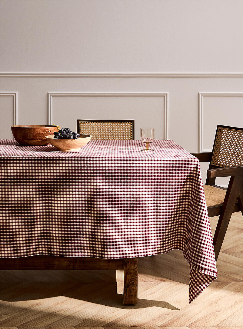 Burgundy gingham tablecloth | Simons