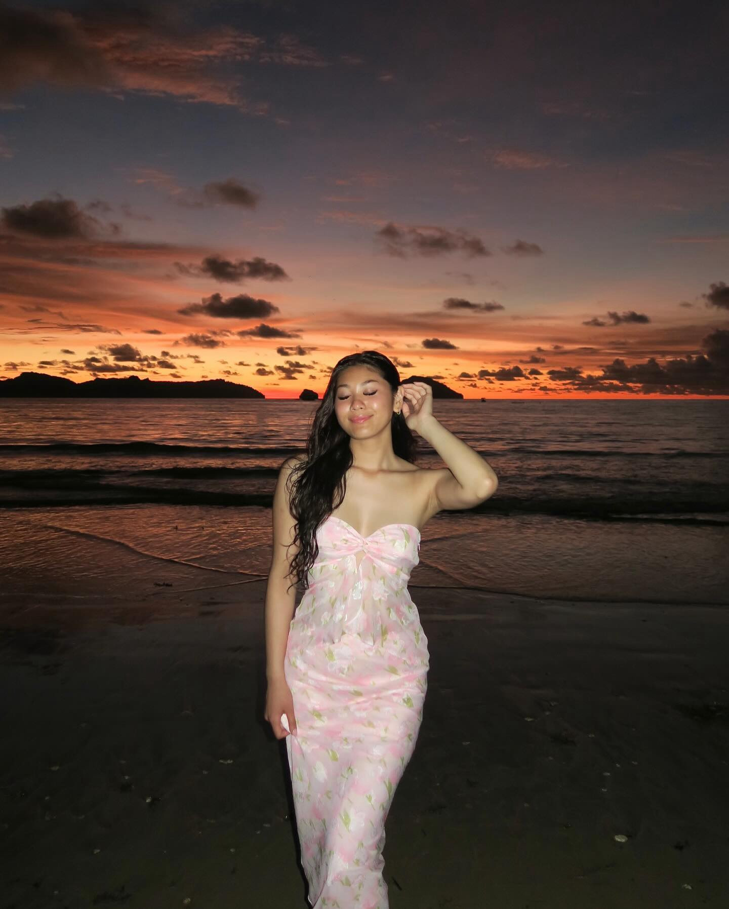 endless summer 🩷🧡💛

·

·

#pinterestaesthetic #pinterestinspired #pinterestfashion #beachaesthetic #outfitinspiration #ootd

#LTKSeasonal #LTKStyleTip #LTKFindsUnder100