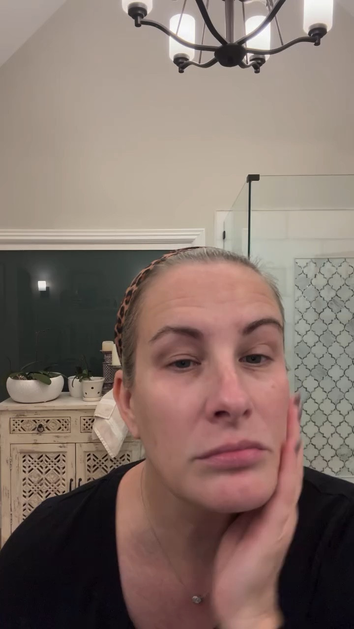 LOVING all of my @outset products!  And nothing like a good Clay Mask detox!  My face felt super smooth after this 10 min mask and a little glowy ✨