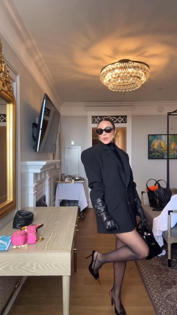 GRWM for the Super Bowl red carpet! 🖤