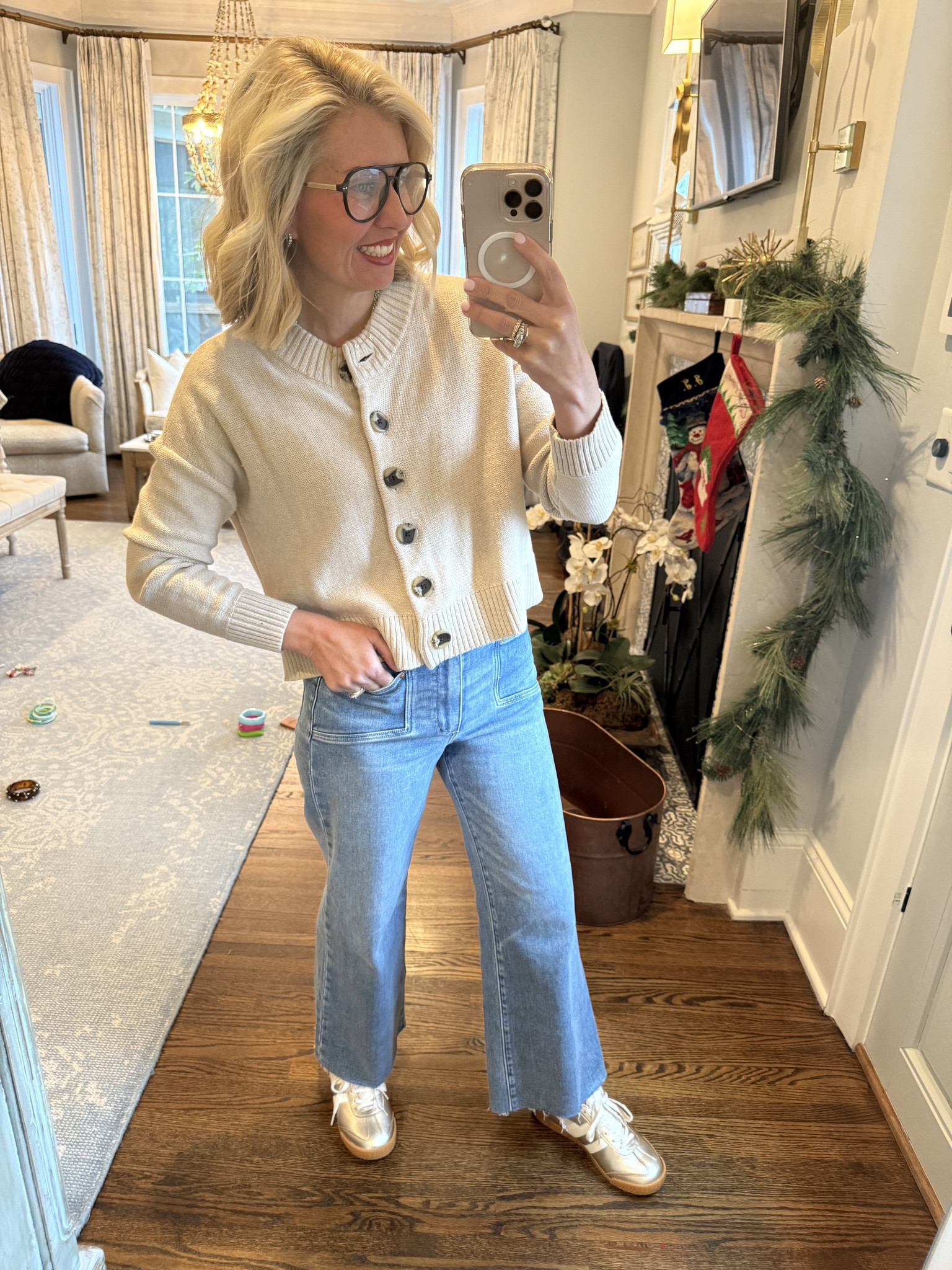One of my favorite pair of jeans and sneaker is on sale!! I’m wearing the crop version here. 

Jeans 25
Sweater xs
Shoes 8

Anthropologie $50 off $150 or $100 off $300 today through Sunday! 

@anthropologie 

#LTKSaleAlert #LTKdayinmylife #LTKmomlife