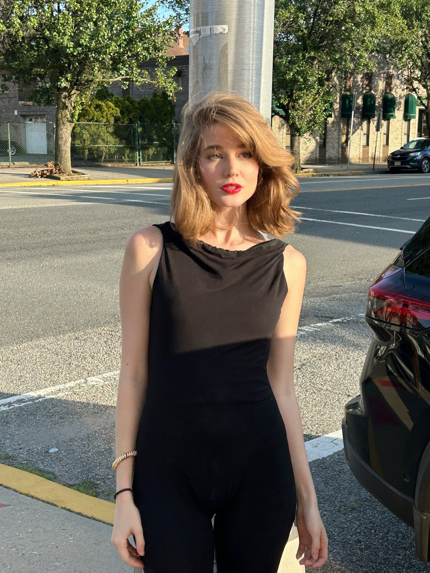 hey upper east siders 🍎🤭 the cutest black body suit!! #clothes #fashion #beauty #blackbodysuit #blackcapri 