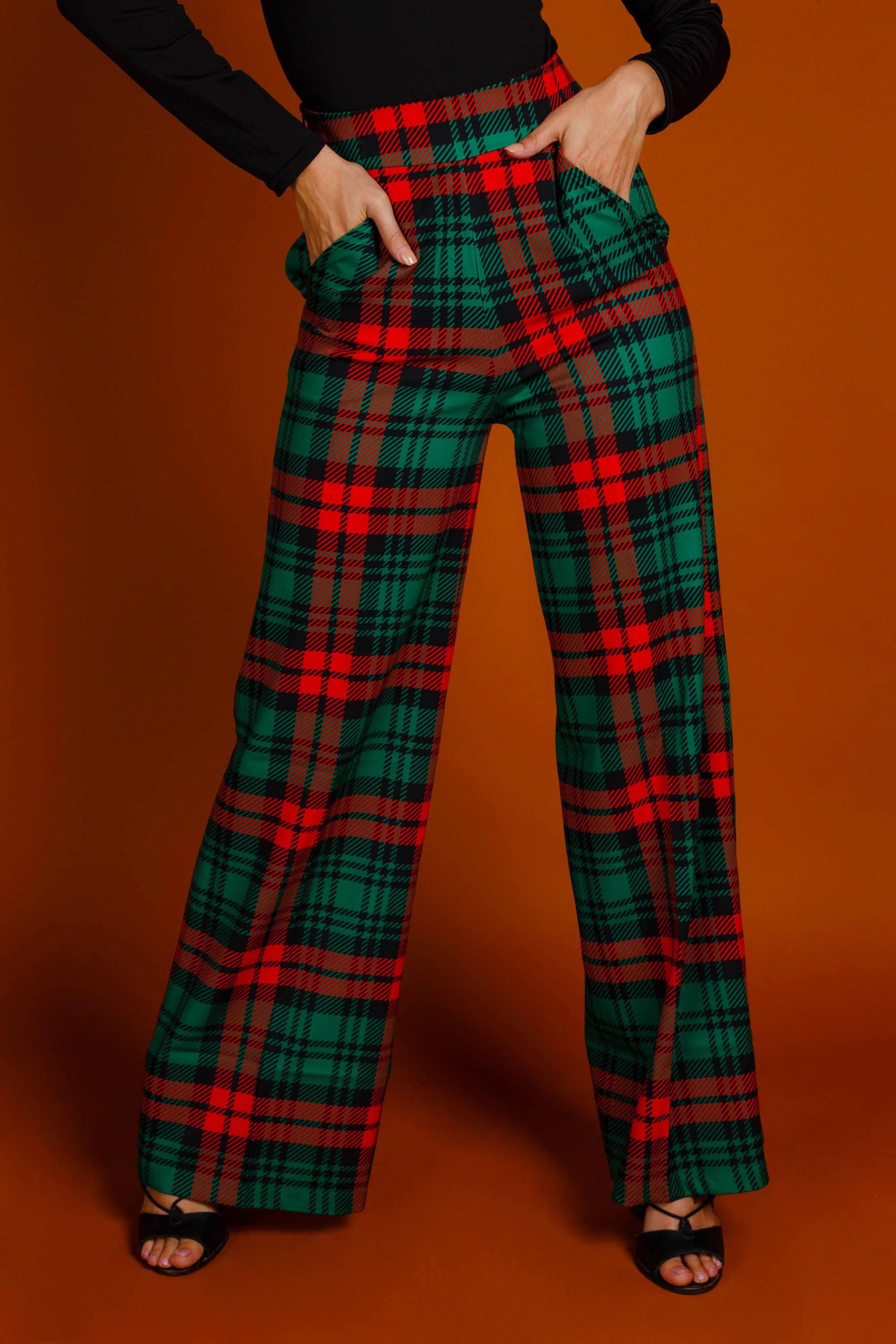 The Lincoln Log Love LadyWomen's Green Plaid Christmas Pants | Shinesty