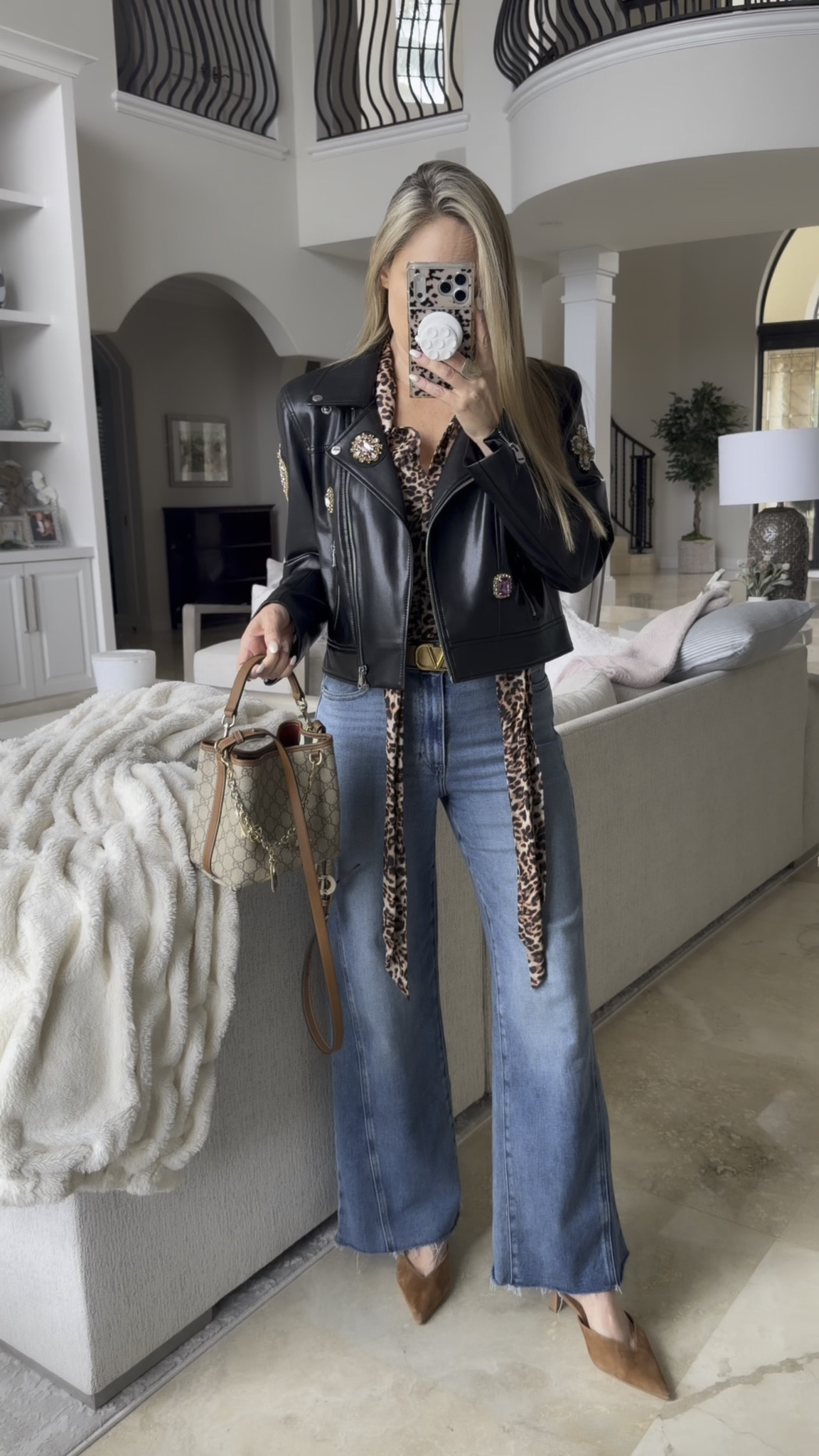 My favorite date night outfit! This leather jacket is so comfortable! 🩶

#LTKootd #LTKgrwm #LTKOver40