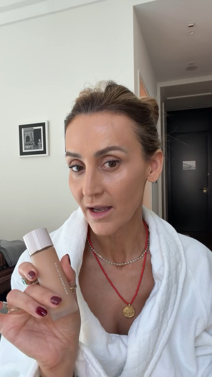 Everyday makeup 
Westman atelier foundation 
Gucci bronzer shade 2
Armani liquid eye - wood 
Dior liquid liner on top
Benefit brow powder 
Benefit brow was - 3.75
Rhode blush - pinky tan
Glossier lip pencil
Mini tarte mascara
Lawless lip gloss