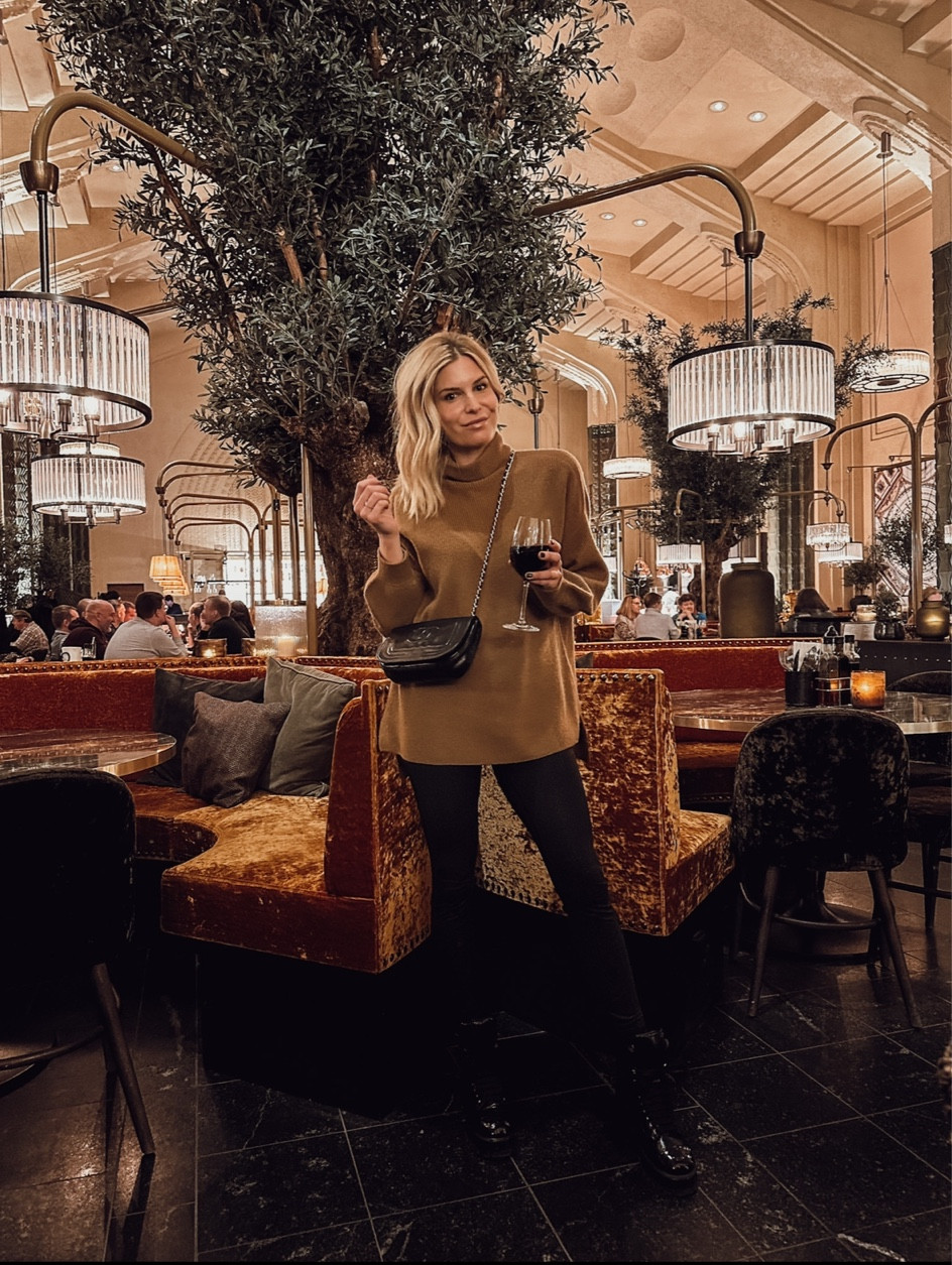 Night out look 🖤 turtleneck sweater, leather pants, black boots and black crossbody 

#LTKworkwear #LTKstyletip #LTKSeasonal