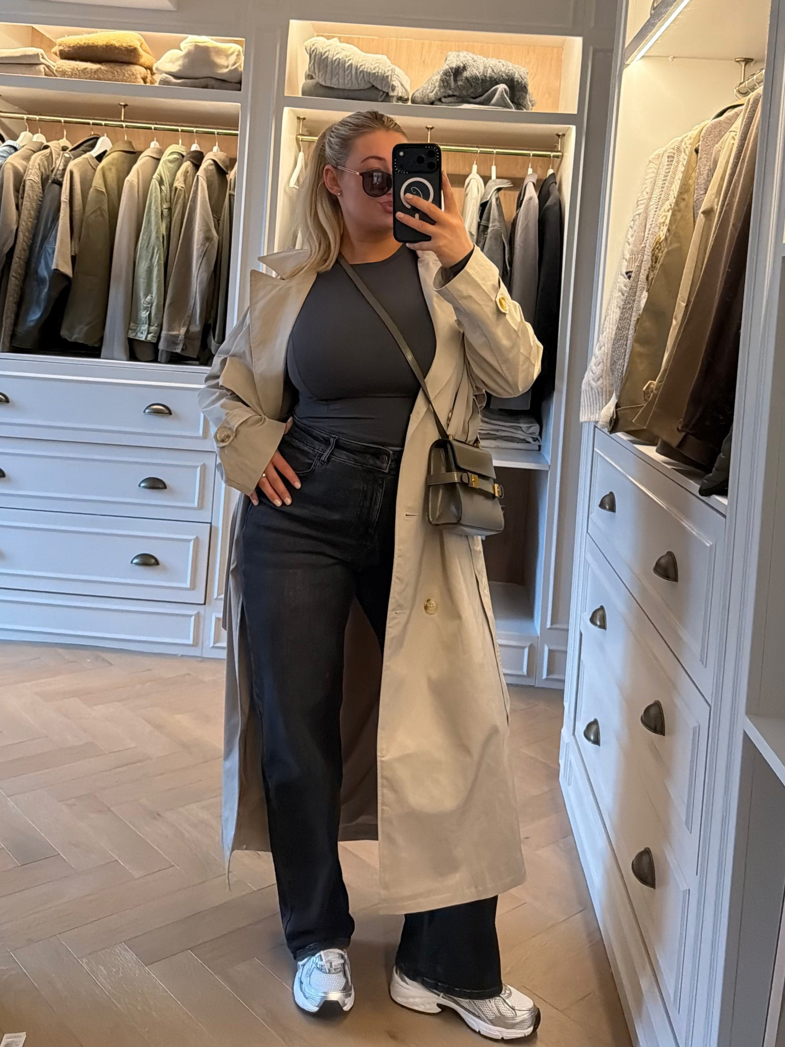 Wearing size L in the top and M in the trench coat! 🖤 jeans are my own brand - Ambela.com 😍