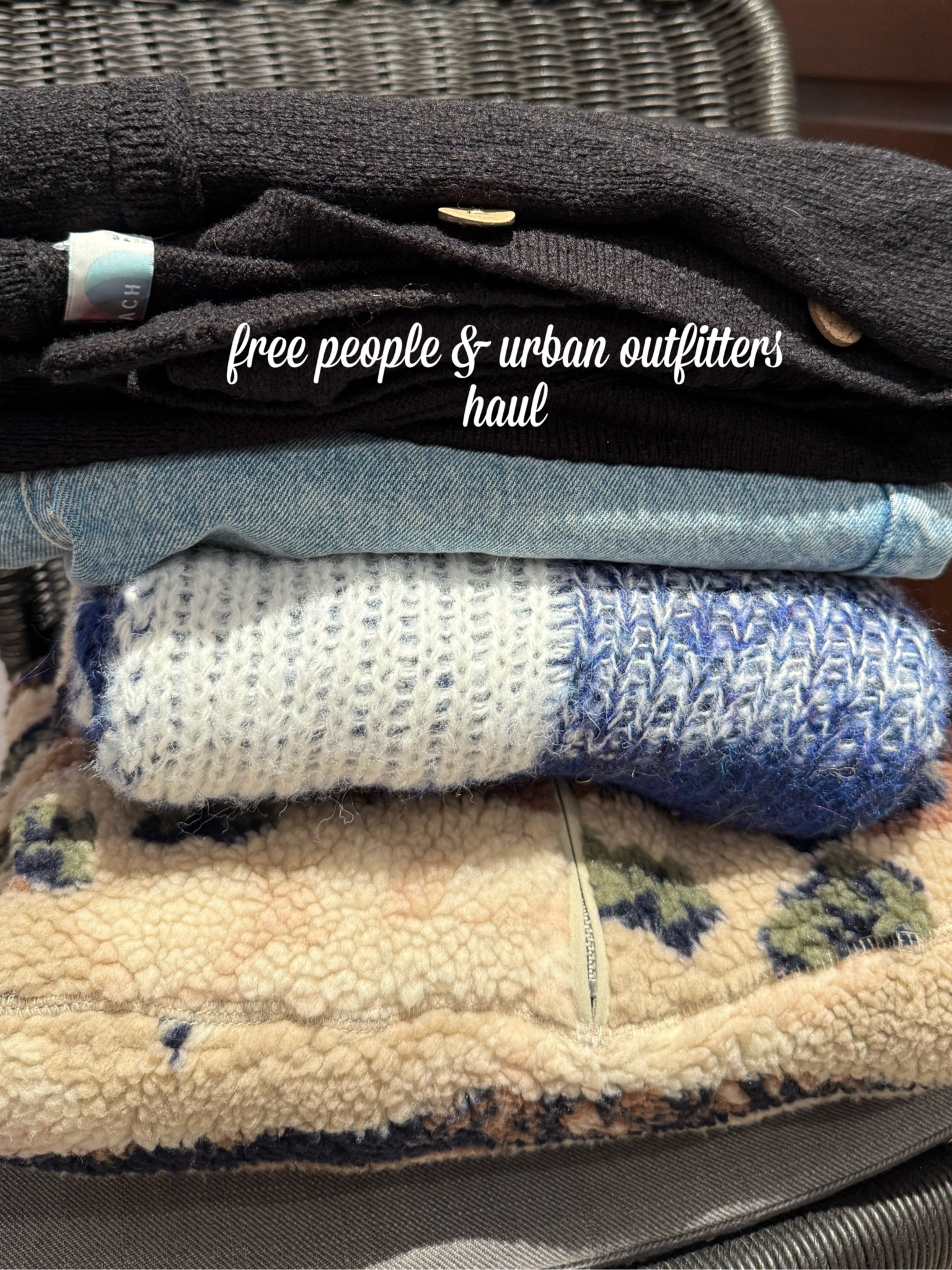 jeans - size 28 (sized up for a baggier fit)
set - small
cardigan - small
fleece - mediumm
