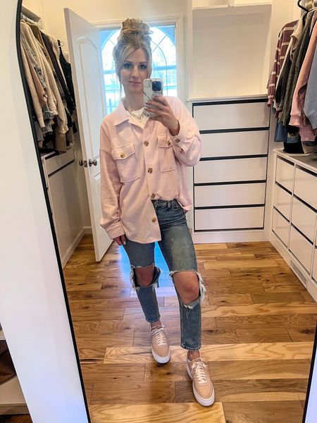 Casual Everyday Outfit. Oversized Light pink button down shirt. Oversized white tee shirt with Mom Jeans. 