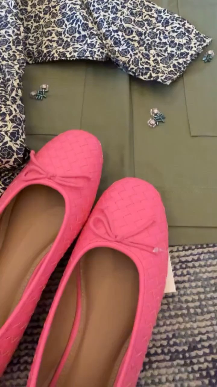 Oh my stars!!! Yall Wally World is killing it!! The beading detail on this skirt is insane.
Dress - xs
Skirt - 4
Flats - 7 

#LTKdayinmylife #LTKootd #LTKmomlife