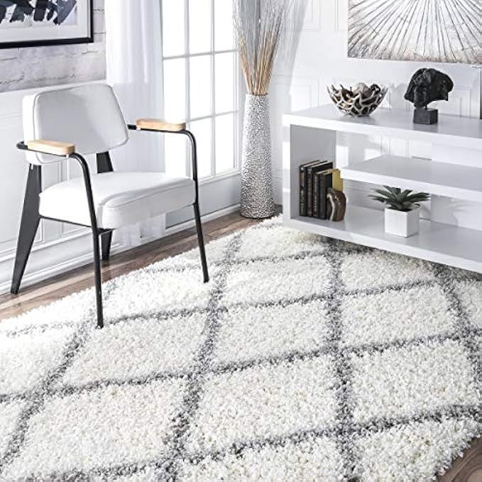 nuLOOM Cozy Soft and Plush Diamond Trellis Shag Area Rug, White, 6' 7" x 9' | Amazon (US)