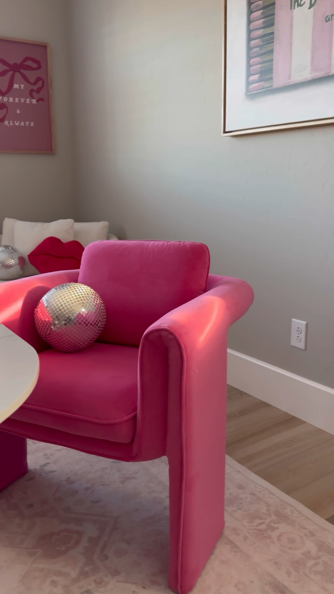 Hello PINK! 🩷 Unboxed the desk chair of my dreams 💭 and it’s everything I wanted and more. 🪩 Brighter, bolder, and comfier than I ever expected. My workdays just got a whole lot happier! 💻 @urbanoutfitters

#LTKhome #LTKfamily #LTKVideo