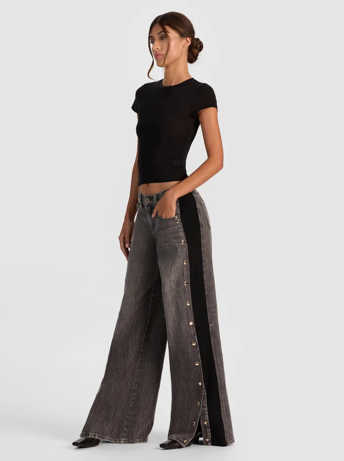 AMAZING SNAP JEAN | Alice + Olivia