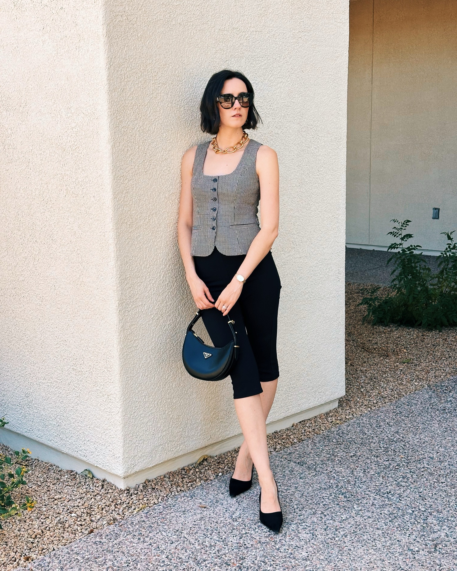 A moment of appreciation for the capris! Idk why I just think they’re so chic 😂 what’s your take: yay or nay? 
Wearing a size 0 in this pair
