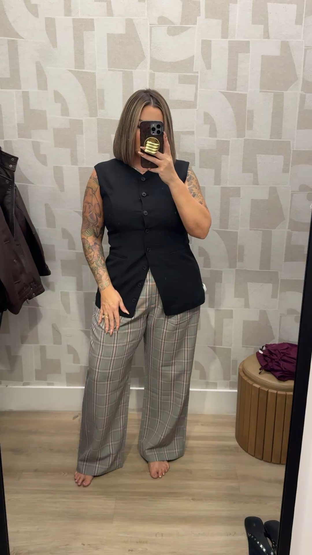 Vest L 
Pants 32r I would size up in the pants because waist runs small. I’m 5’5 and I usually go the long length so I can do a small heel. 
#abercrombie #businesscasual