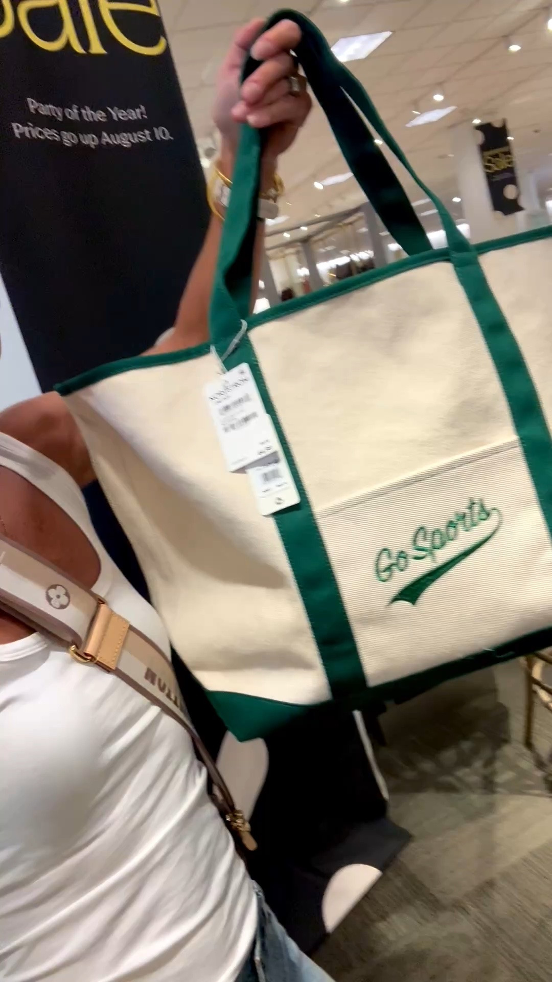Grabbing this under $50 tote it’s large!

#LTKSaleAlert #LTKdayinmylife #LTKmomlife