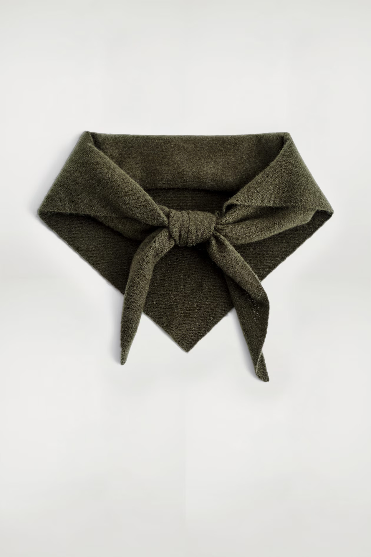 CASHMERE TRIANGLE SCARF - DARK KHAKI | COS US | COS (EU)
