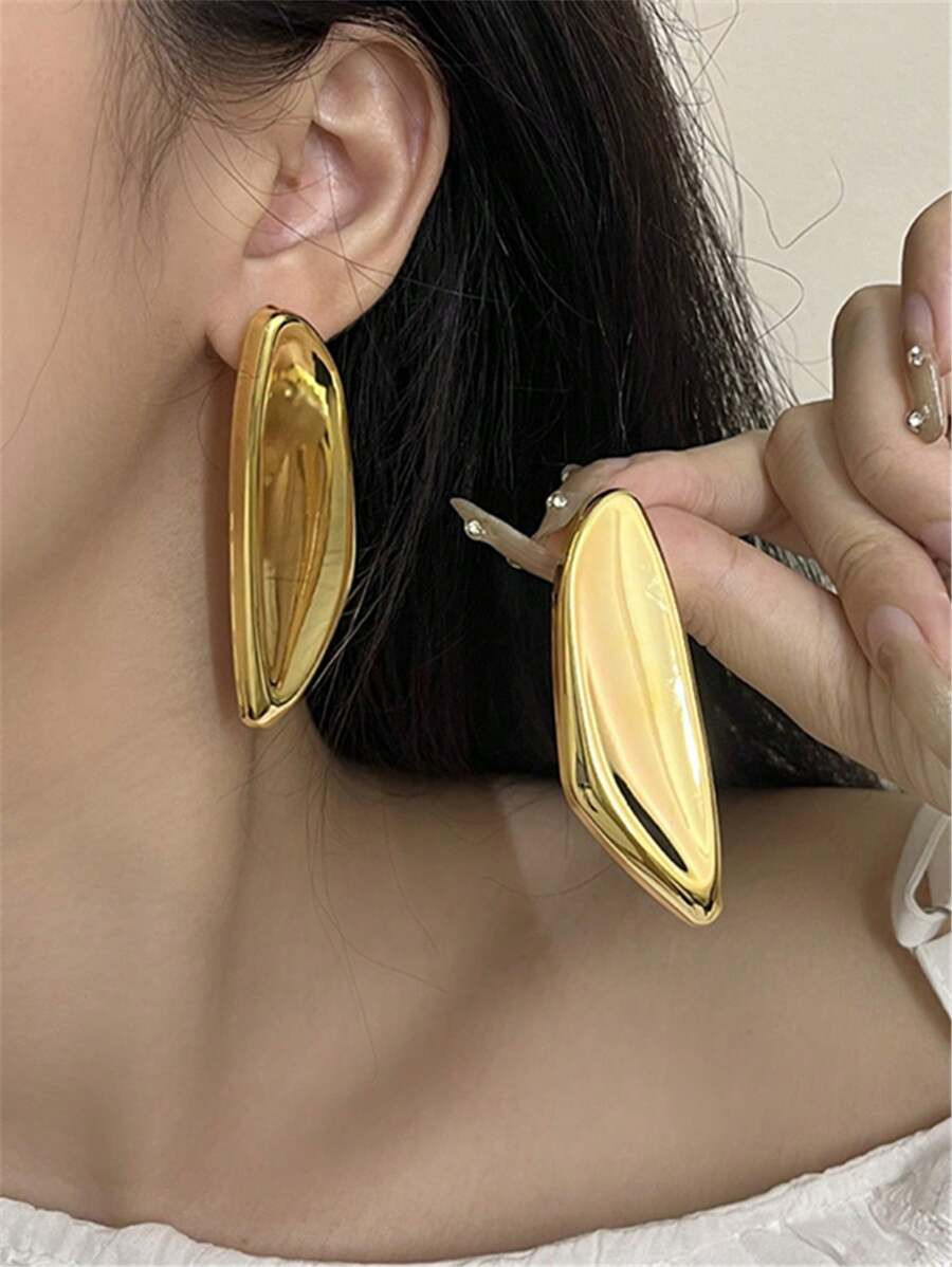 1 Pair Vintage Exaggerated Asymmetrical Oval Metallic Stud Earrings For Women Jewelry | SHEIN