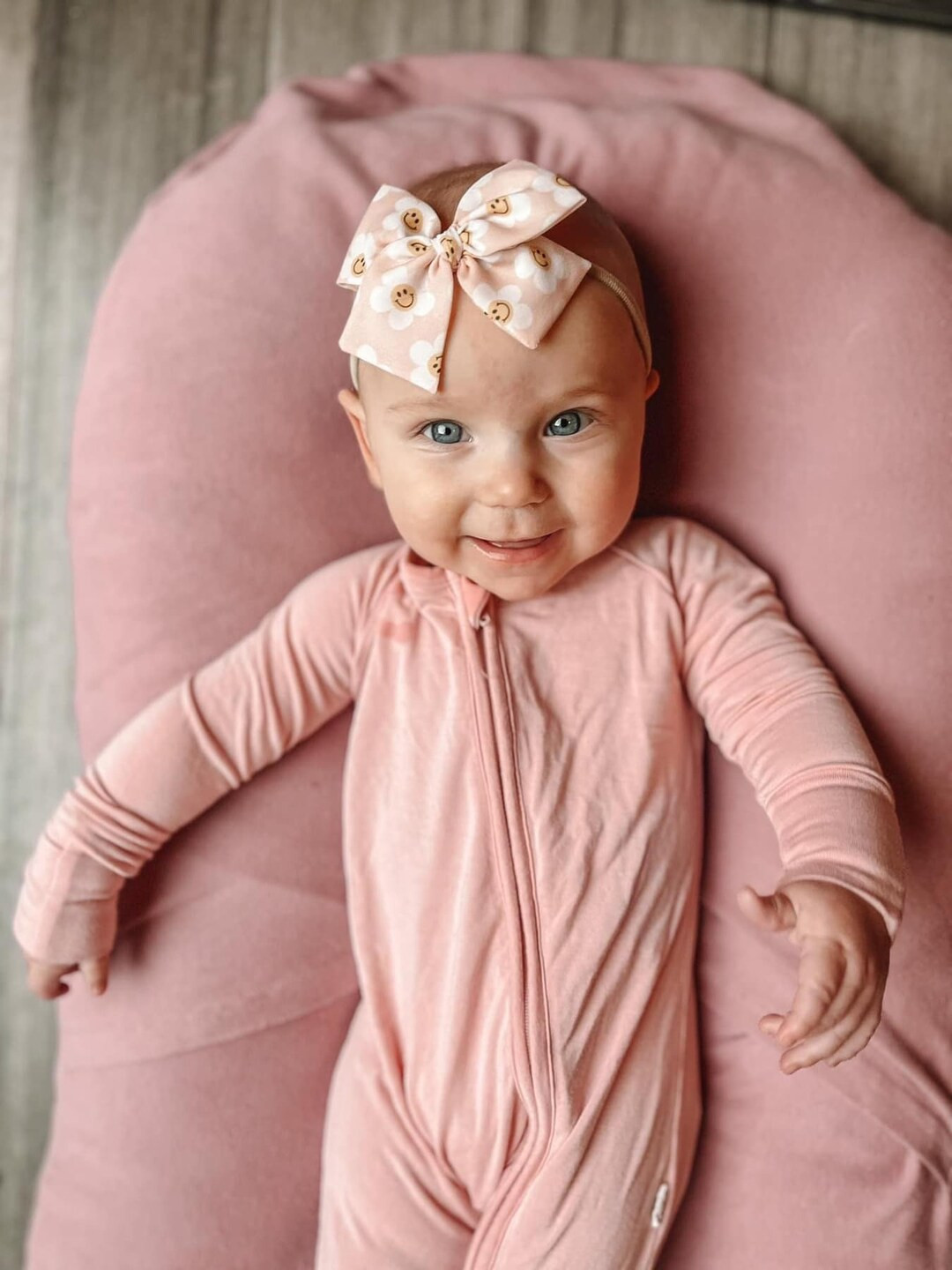 Daisy baby bow - floral baby bow - baby bow - baby fabric bow - smiley bow - handtied bow - toddl... | Etsy (US)