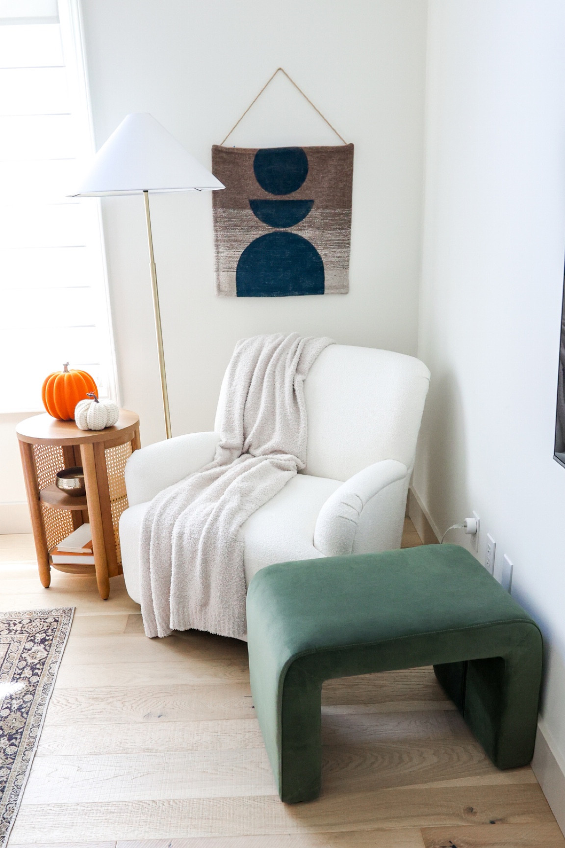 Love this cozy corner 🍁 



#LTKHome #LTKSeasonal