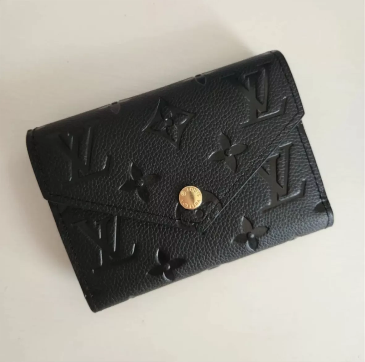 If you need a card holder, I recommend this piece. #louisvuitton