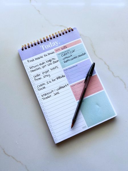 ✨💕 I LOVE LISTS! I HAVE to write things down, or I forget. I get satisfaction out of crossing things off too. I found this super simple, inexpensive to do pad on Amazon #organizationideas   
