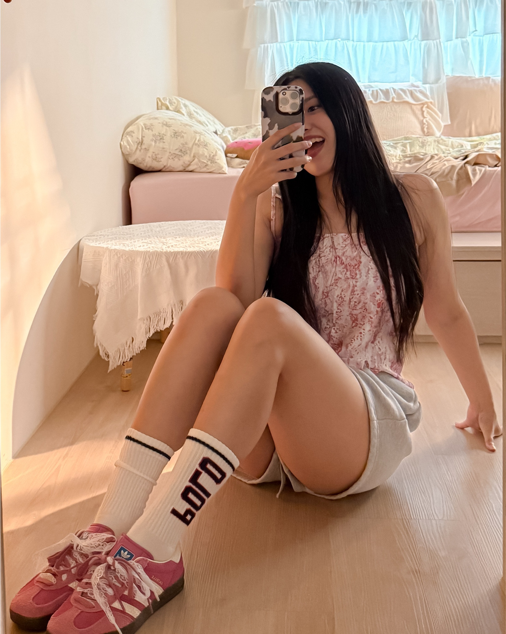 Lazy girl vibes, but still making it cute 💕
宅宅的午後時光🌅

👟@adidas 
🧦@poloralphlauren 
👖@eliteelevensporting 

#y2kfashion #baddieoutfits #gazelle #outfıtinspo

#LTKstyletip #LTKasia #LTKsummer