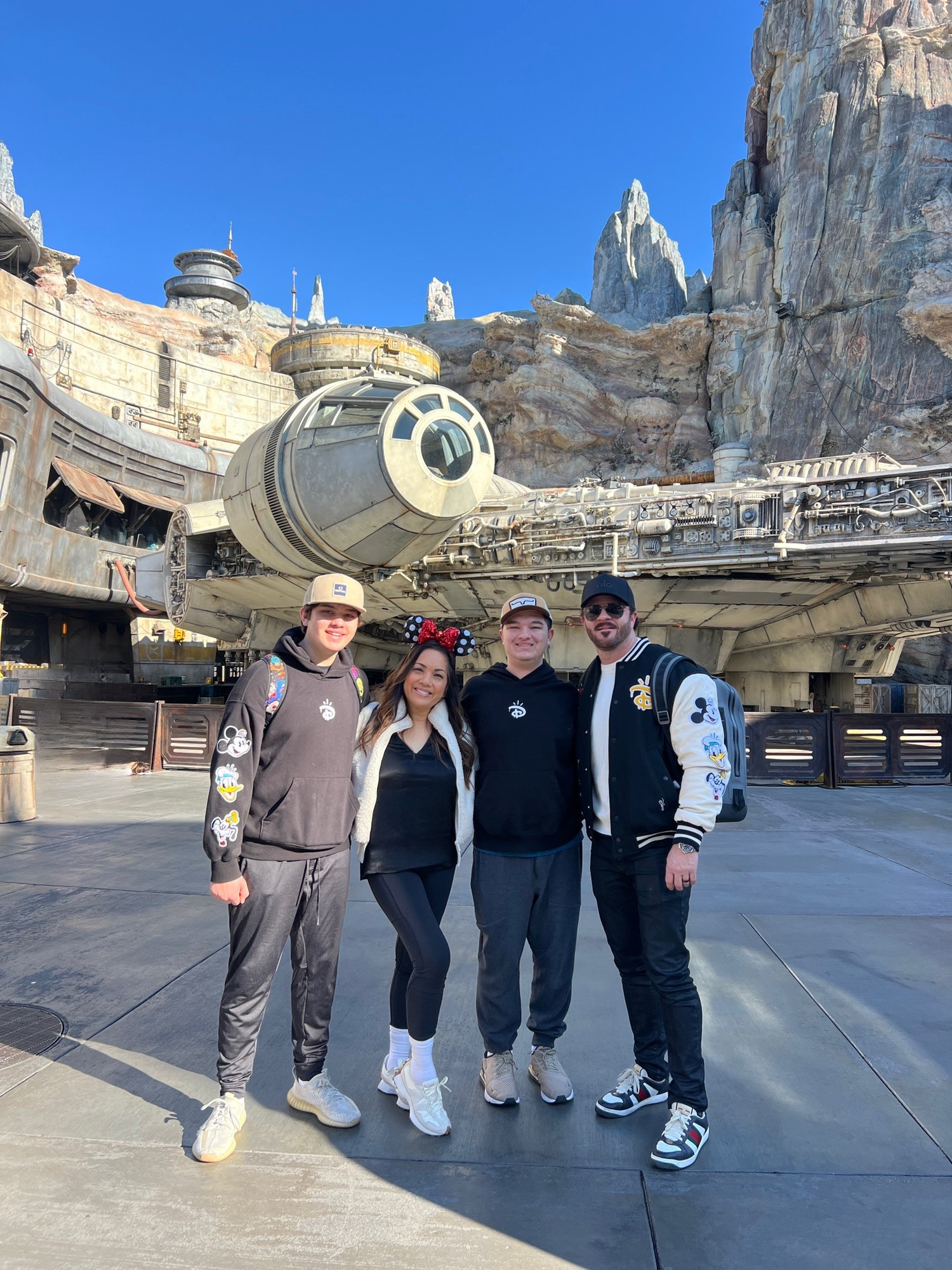 Fun Day at Disneyland with the family 🤍