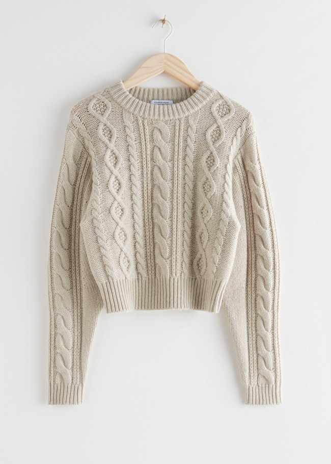 Figurbetonter Kurzpullover in Zopfstrickmuster | & Other Stories (EU + UK)
