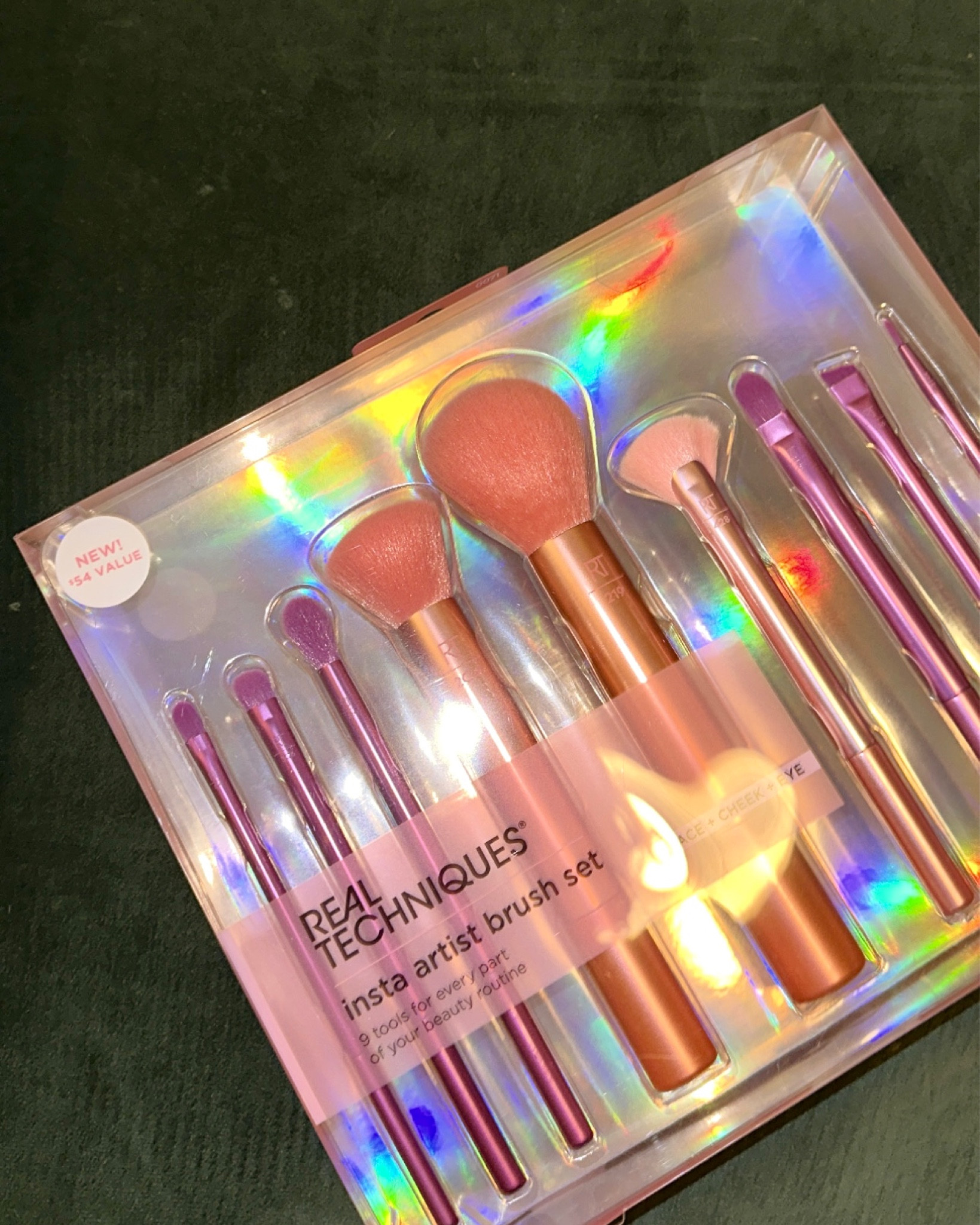 Insta Brush Set da Real Techniques!

Parece até brinquedo de tão fofo mas é brinquedo de profissional mesmo, set de pinceis novos de Real Techniques que fiquei apaixonada, só de sentir a maciez de cada um ja da pra ver a entrega, o produto é depositado de maneira tão esfumada e suave, surreal como boas cerdas fazem a diferença, em breve um tutorial de maquiagem só com eles.✨

#LTKbrasil #LTKbeauty