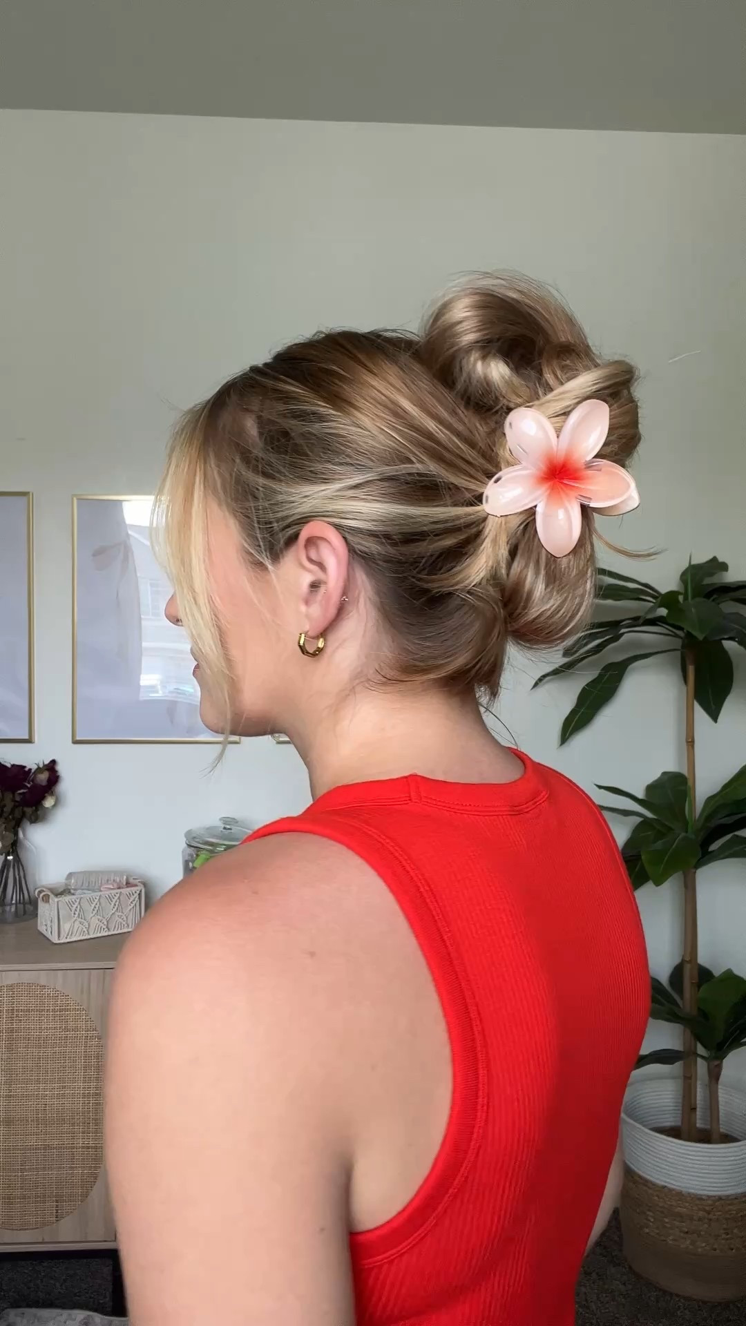 Would you try this claw clip hairstyle? ☺️

🌺 claw clips are linked on my Amazon storefront under “hair accessories”.

#clawclip #clawcliphairstyle #messybun #summerhair #summerhairstyles 