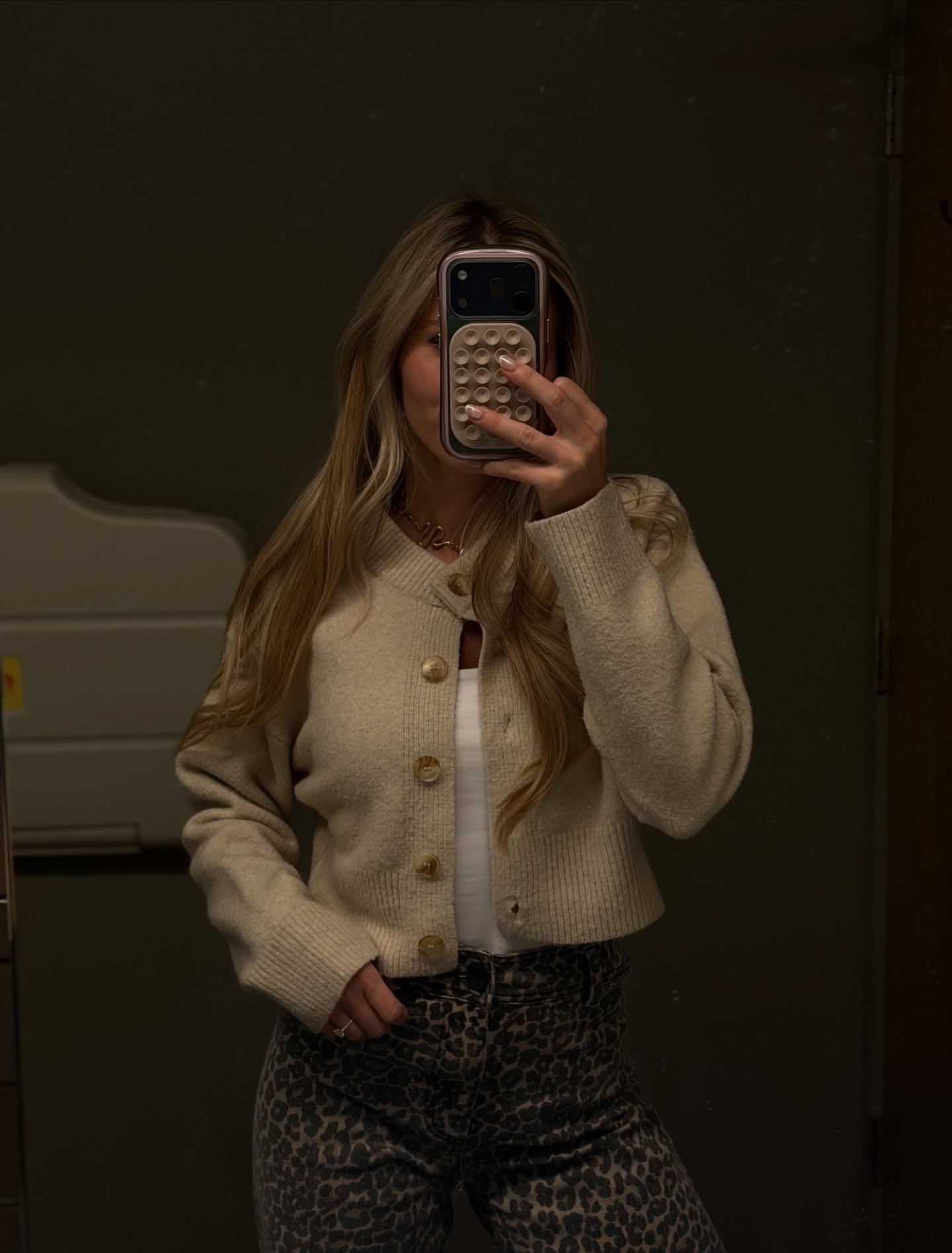 Wknd trip to the cold 

Comment SHOP below to receive a DM with the link to this post on my LTK ⬇ https://liketk.it/5ZY6W