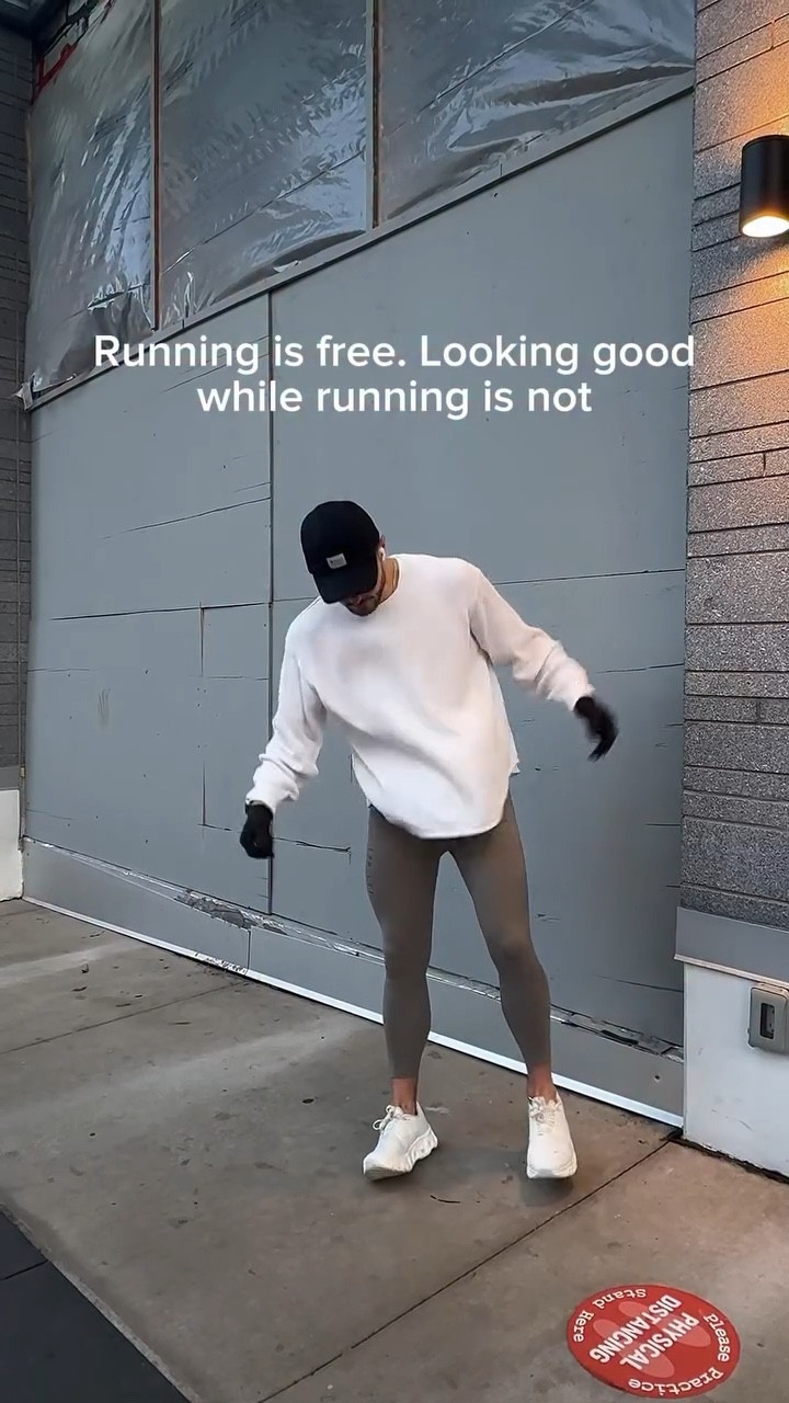 Looking like a pro until you pull up my Strava times 😂

#runoutfit #runfitoftheday #outfitoftheday #running #relatable