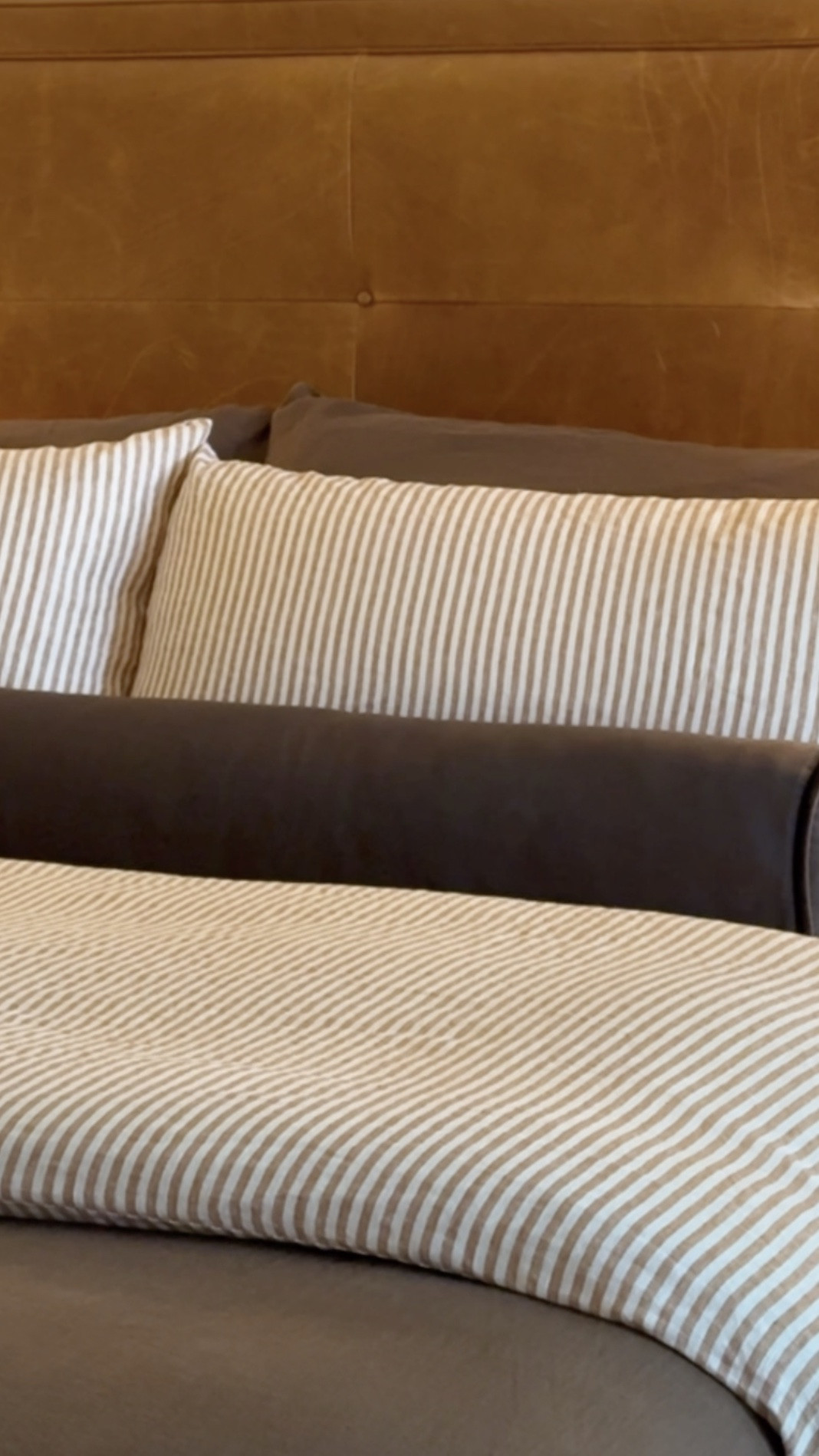 I feel like our leather bed was made for fall... I love it with my go-to linen bedding in this color combo.

#LTKHome #LTKSeasonal