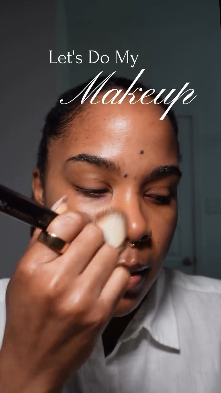 Simple glasses makeup for oily skin. 👓

#naturalmakeup #luxurymakeup #barelytheremakeup #luxurybeauty