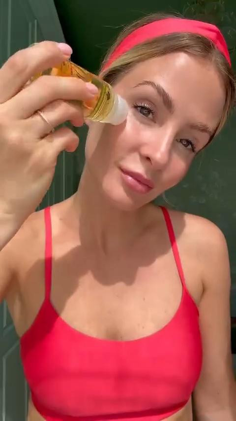 Gorgeous glowy skin / summer shimmer / nuxe / workout / gym wear 

#LTKsummer #LTKbeauty #LTKstyletip