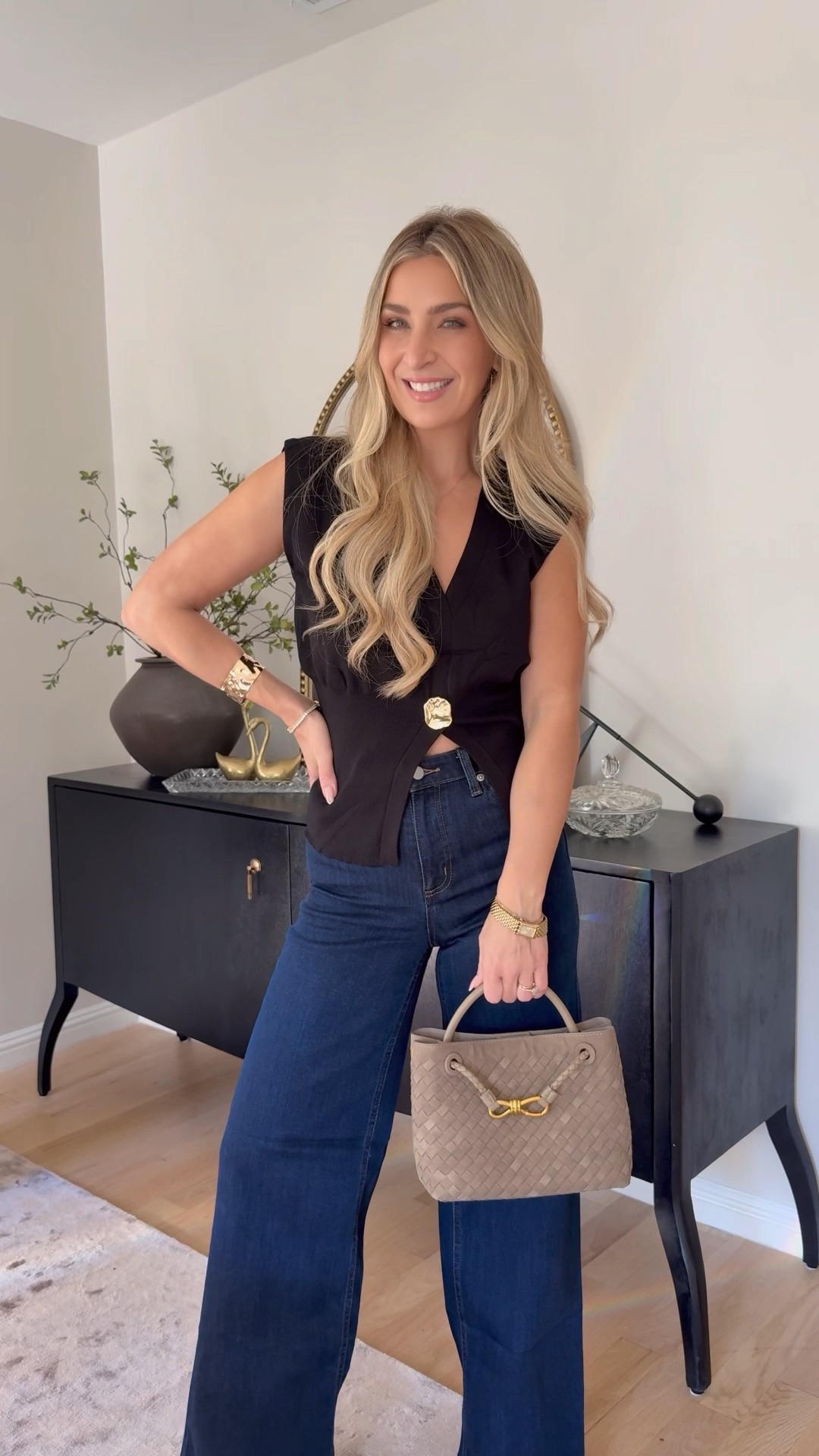 Outfit of the day! Loving these new Target jeans!! They have a great stretch — super comfy and so flattering! I’m 5’6” and got the regular length and they’re perfect with a tiny heel or even a thicker sole sneaker. TTS jeans size 4 top size small!