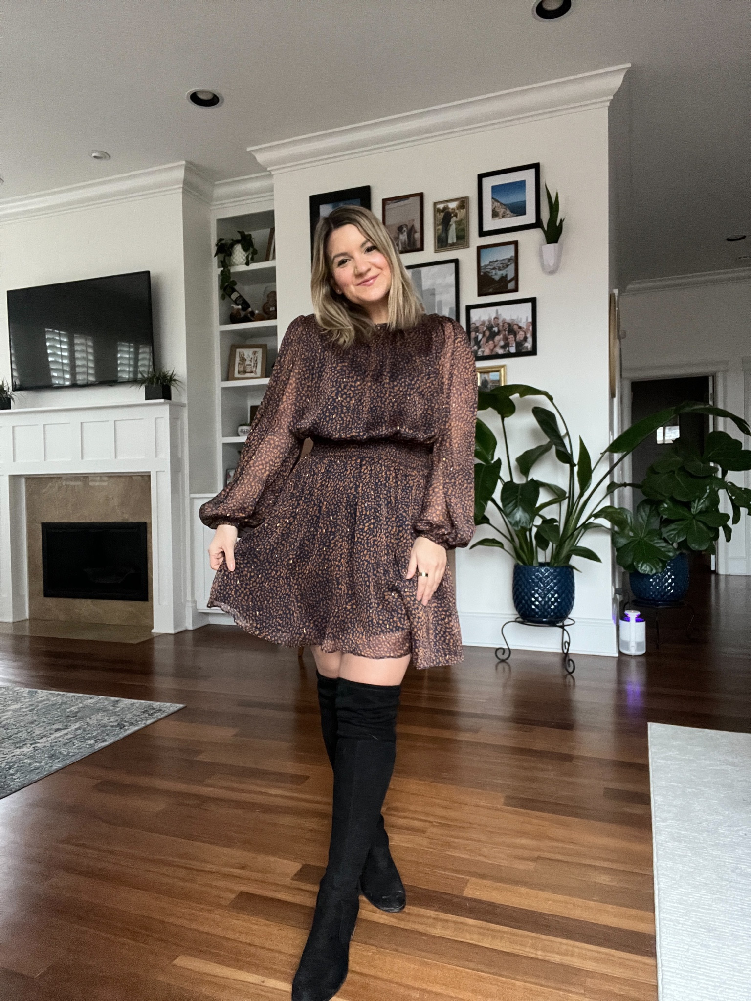 Long sleeve dress with an open slot back! I got a small and it’s too big on my short torso, but you can adjust where the waist sits which is helpful. Quality is lovely! 