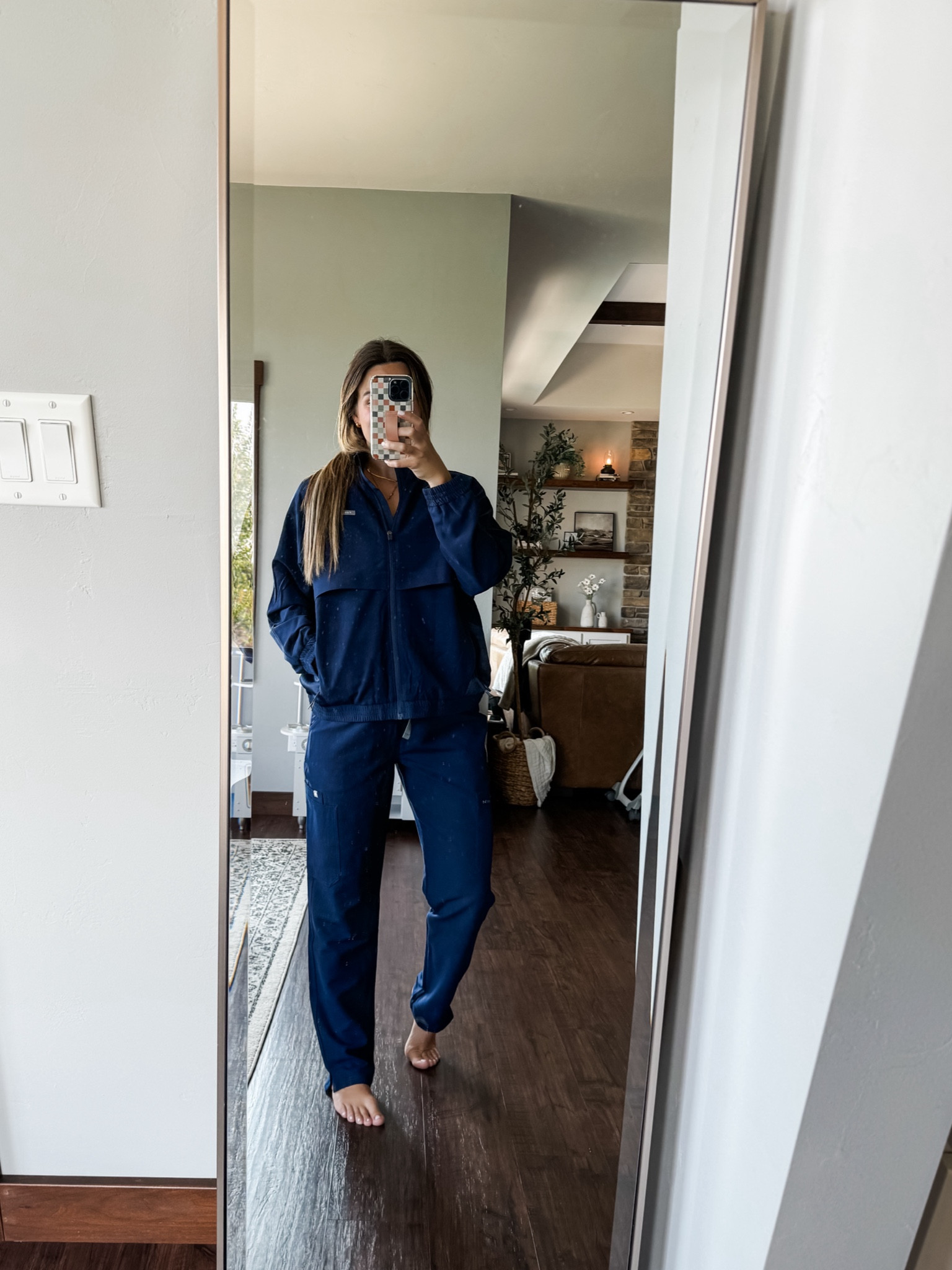 new set of scrubs for the first time in 5 years🤤 i feel like b/a in this jacket😆 im in a medium for both the top and bottoms!

#LTKWorkwear