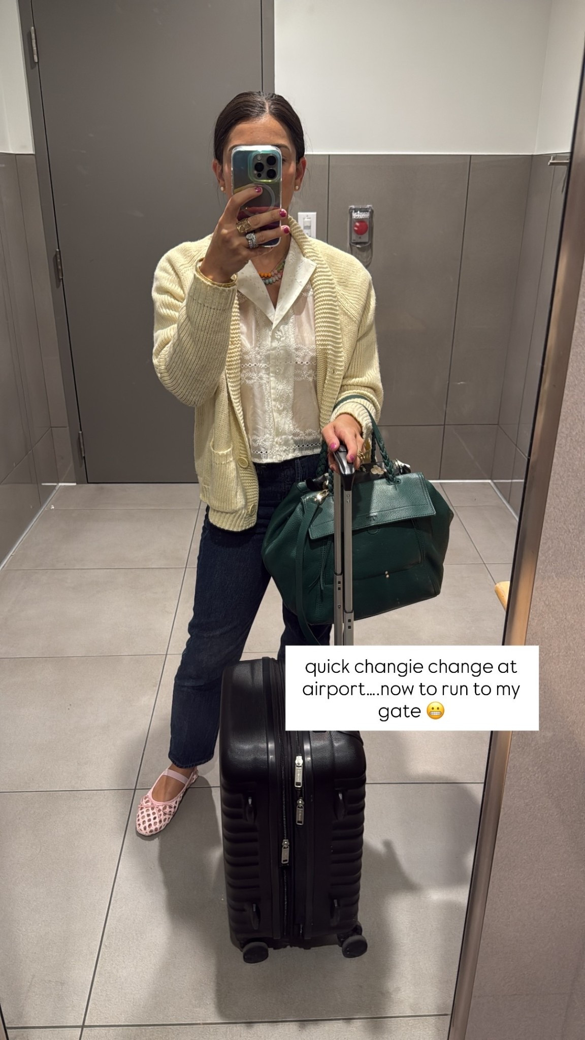 quick changie change at airport….now to run to my gate 😬