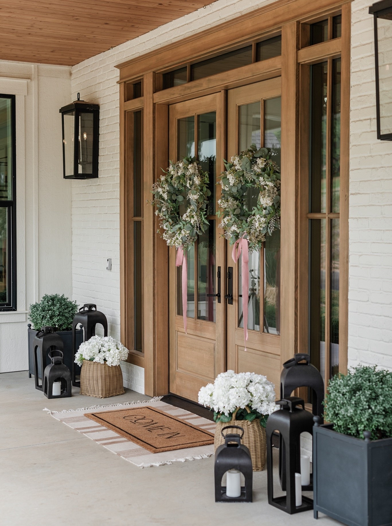 No-maintenance spring porch 🤍
Faux stems, wreaths + easy layers that still feel pulled together (without the upkeep)

Everything linked here ⬇️


Spring porch, faux plants, outdoor planter, pot, outdoor basket, outdoor planer basket, McGee and co, studio McGee, wreath, front porch, entry, doormat, outdoor lighting, home decor, spring refresh 

#LTKSaleAlert #LTKHome #LTKSeasonal