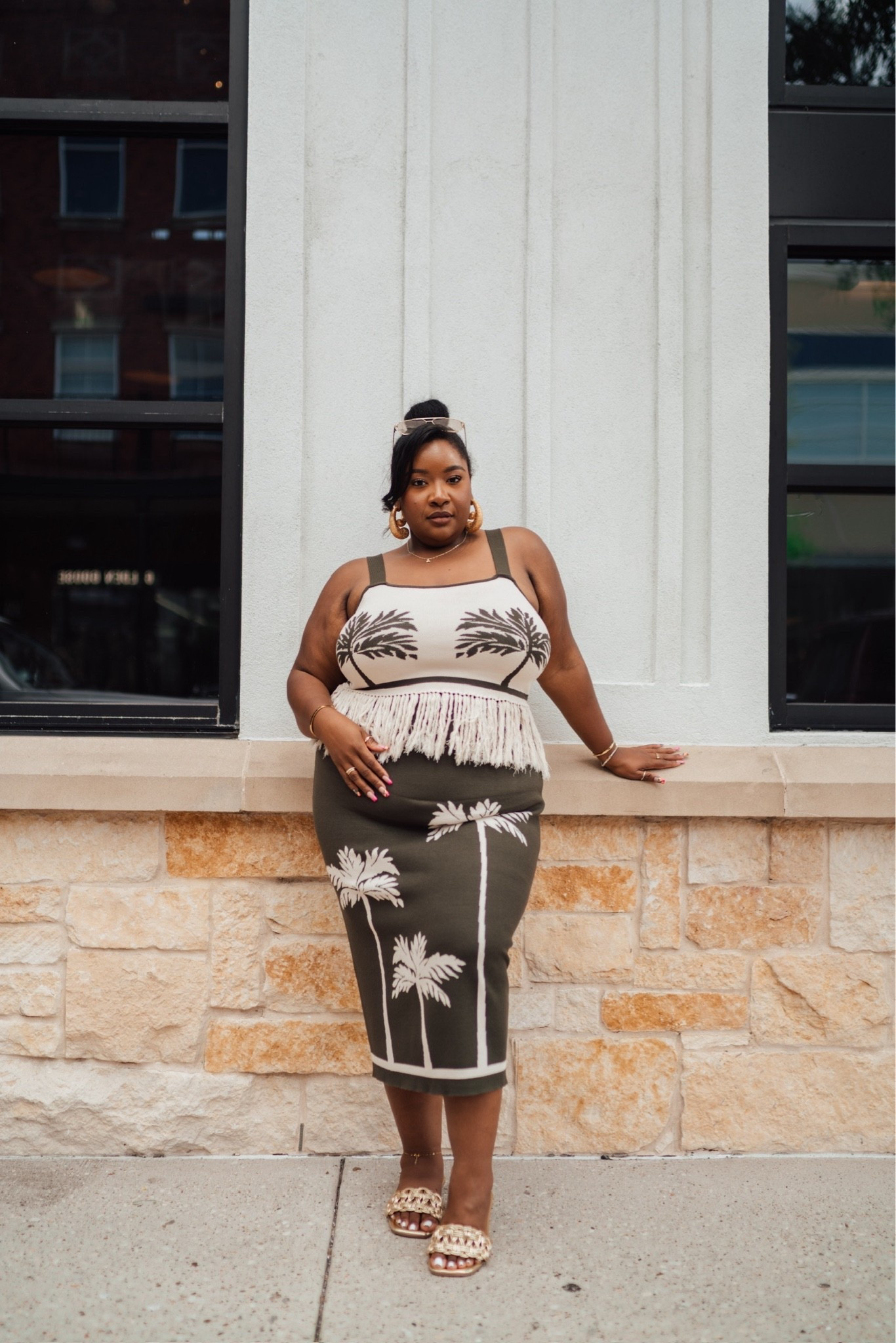 ✨ This Intarsia Column Skirt & Fringe Crop Top from @Eloquii is perfect for summer! We love two-piece sets over here because you can wear the pieces together or style them separately.
Sizing: Wearing a size 20.