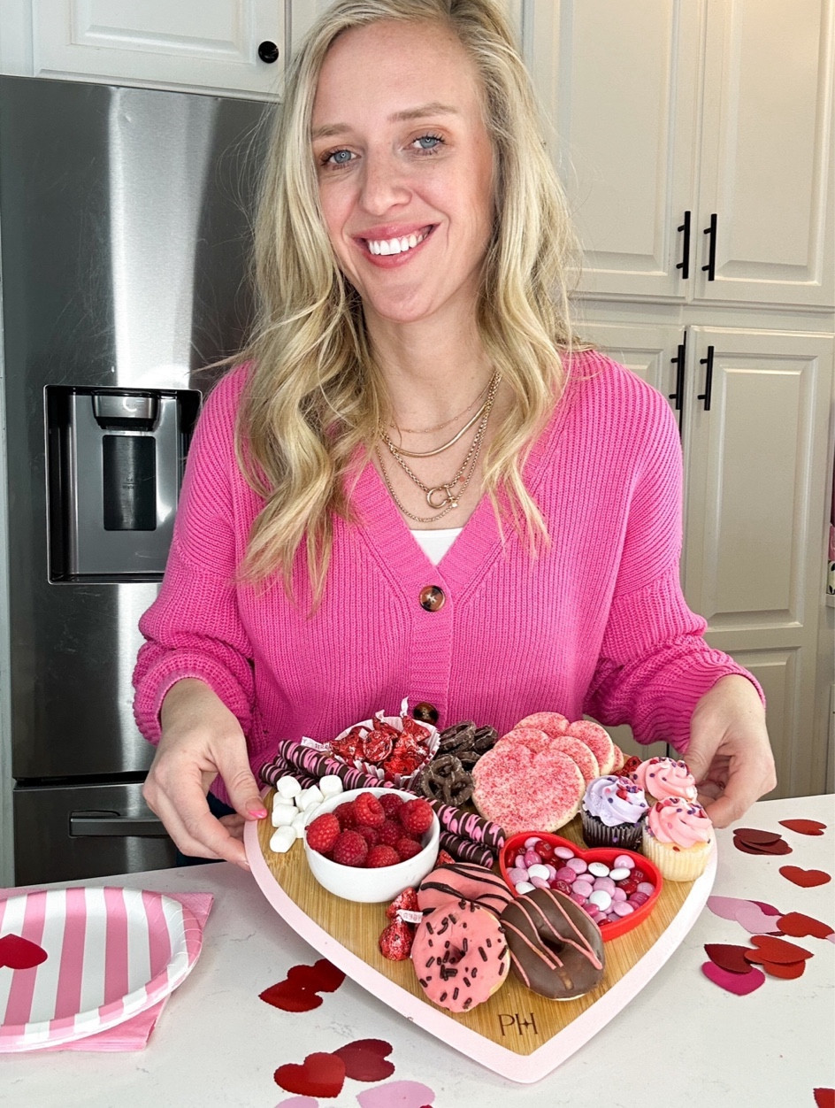 Valentines Day treat board with Walmart+ InHome! #walmpartner #walmartplus @walmart


#LTKhome #LTKfindsunder50 #LTKMostLoved