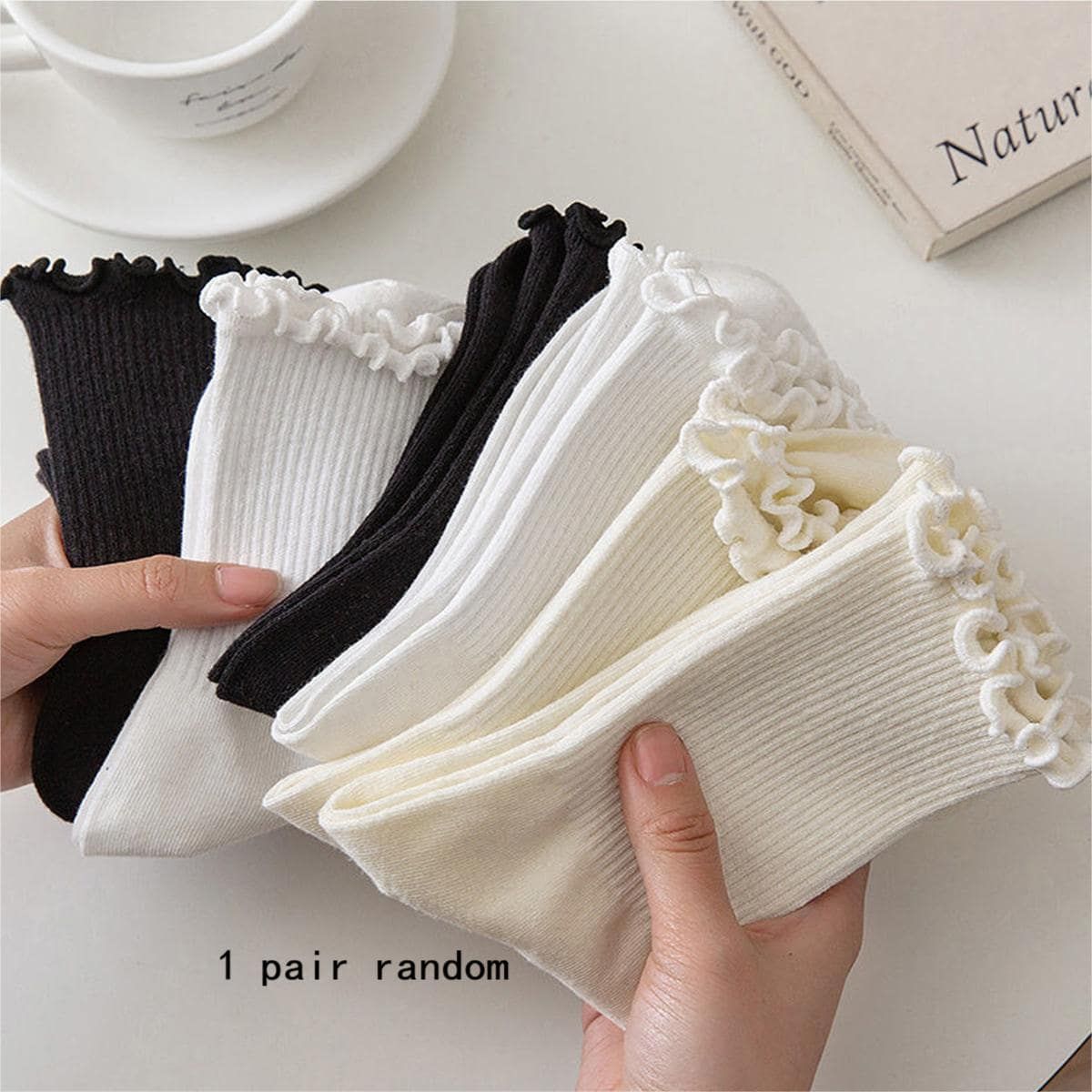 1pair Random Color Women Solid Stringy Selvedge Casual Crew Socks For Daily Life | SHEIN