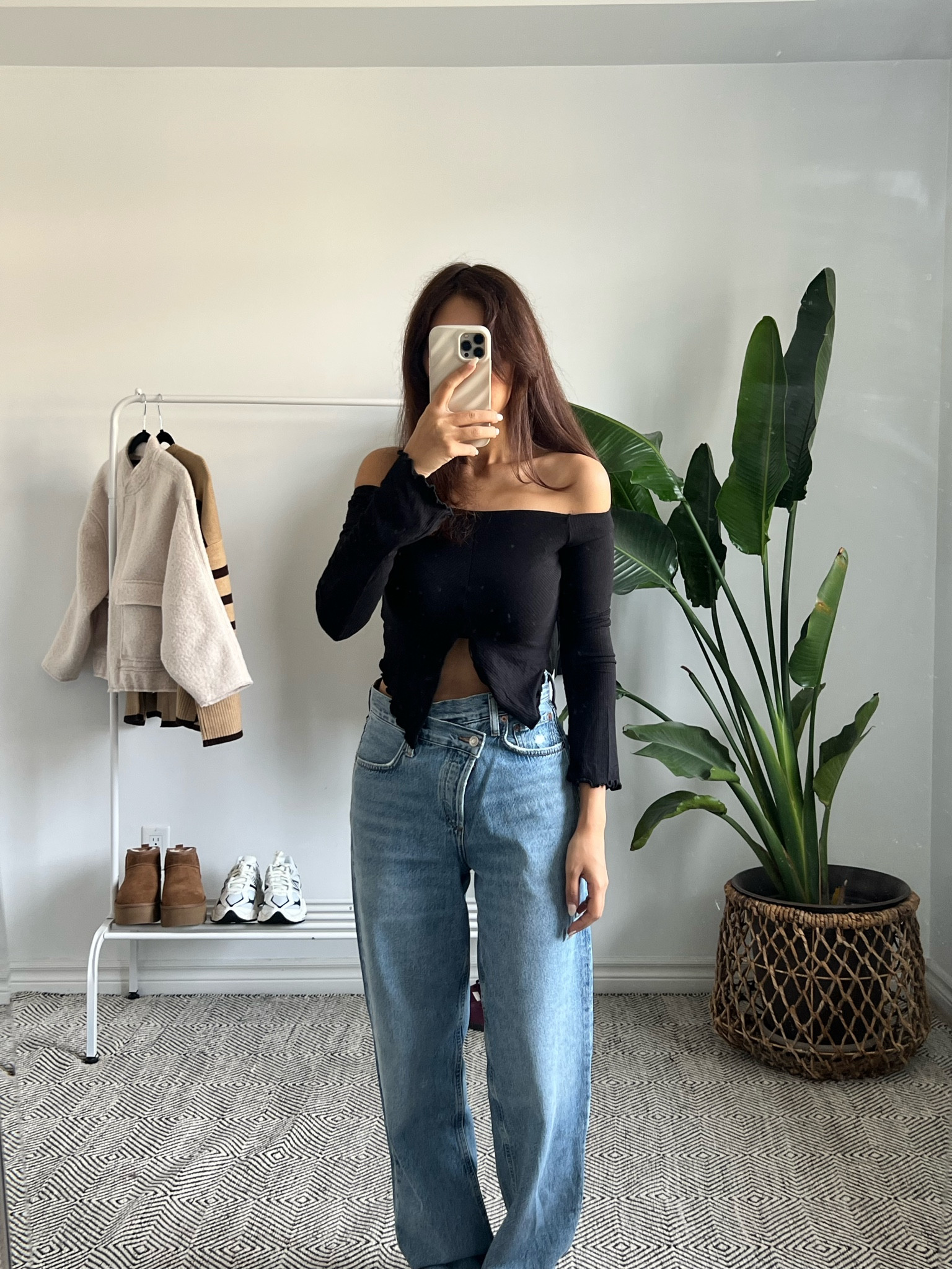 Fav straight jeans and this cute top ( comes in red & black ) 💌

Agolde jeans, jeans must haves, fall fashion finds, what to wear for fall, black top

#LTKfindsunder100 #LTKstyletip #LTKSeasonal