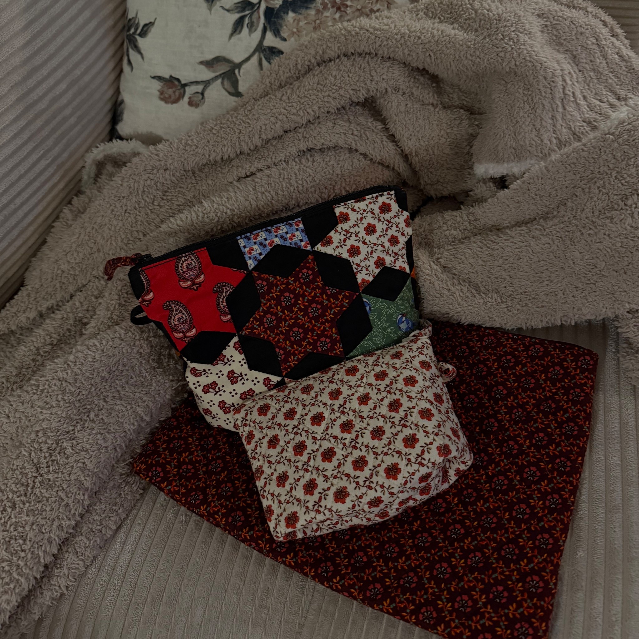 This set isn’t available anymore but I love goji berry & mistletoe lattice 🫶🏽

#LTKSaleAlert #LTKFindsUnder50 #LTKFindsUnder100