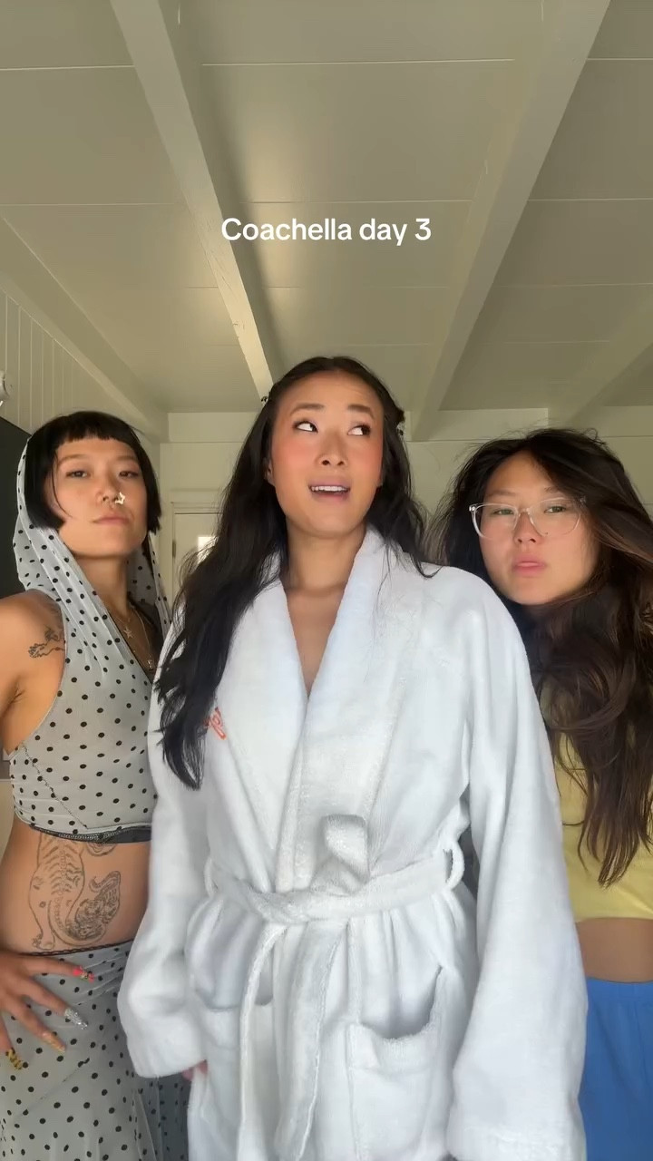 Final look of the weekend 😭 #coachella #sisters