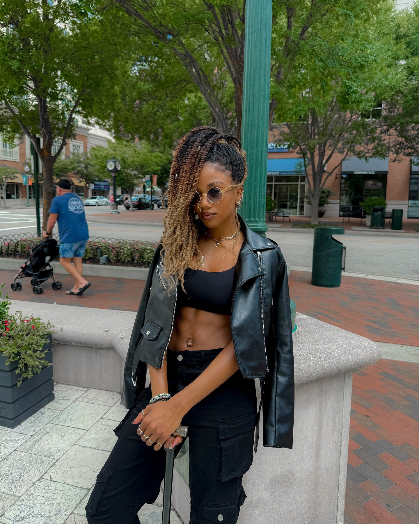 Do you remember her? [swipe 😪]

 
🥹I remember her.

Out of all of the things she was going through, I’m so grateful for her unwavering hope and optimism. ✨

She struggled with finding where she belonged and the idea of being greater than what she was. But she never gave up hope that someday she’d get there.

For some time it was about making her parents and family proud but later it evolved into simply making 𝙝𝙚𝙧 𝙥𝙧𝙤𝙪𝙙.

When you grow up struggling to be ‘enough’ for the people you love so dearly, it follows in every area of your life if you’re not careful.

Never getting the response or approval you desired can break your spirit…

One of the most valuable lessons I’ve learned in my 20s is to only focus on what is within your control.. God can handle the rest.

In the past I lived for others but today, I can honestly say I live for me [and God always 🖤].

On this beautiful Tuesday, I pray you find peace in the fact that 𝙮𝙤𝙪 𝙨𝙞𝙢𝙥𝙡𝙮 𝙚𝙭𝙞𝙨𝙩𝙞𝙣𝙜 𝙝𝙖𝙨 𝙖𝙡𝙬𝙖𝙮𝙨 𝙗𝙚𝙚𝙣 𝙚𝙣𝙤𝙪𝙜𝙝. 🫶🏽

Love & Light 🖤✨
Ki