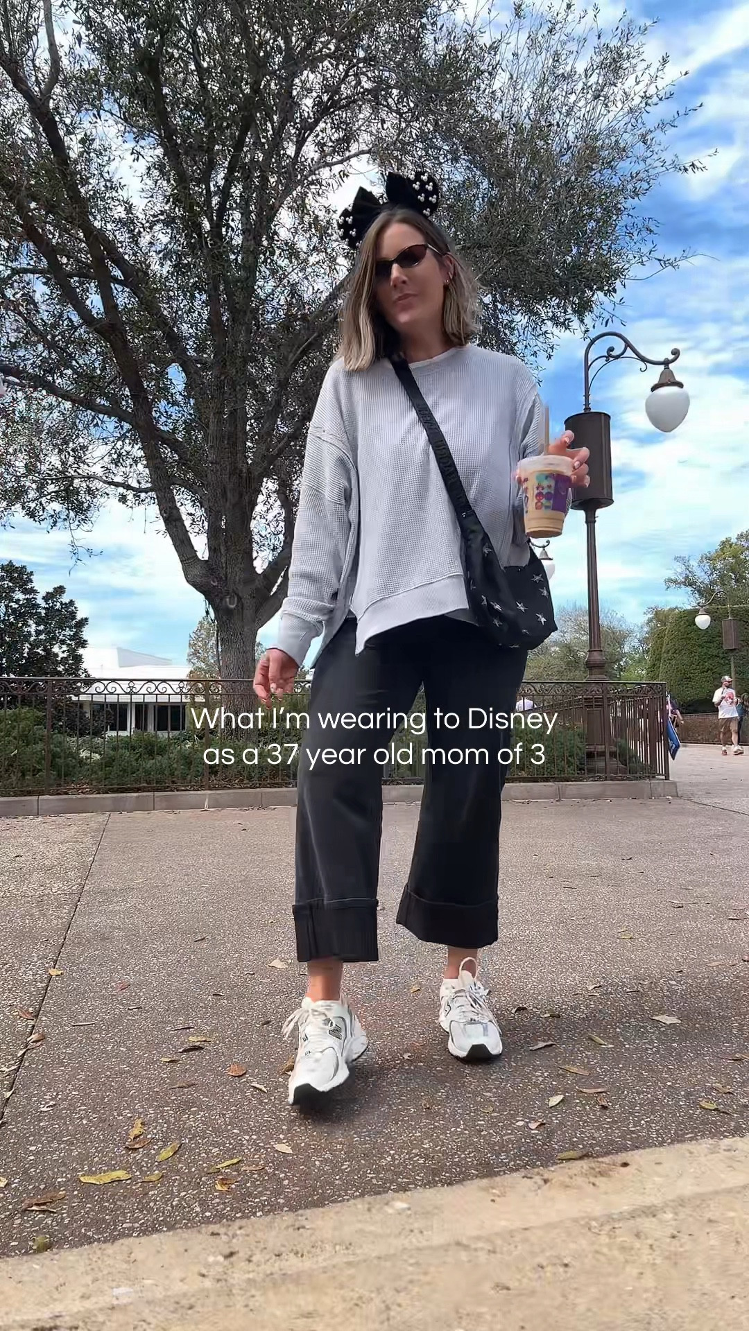 Casual + comfy Disney outfit for moms 

#LTKmomlife