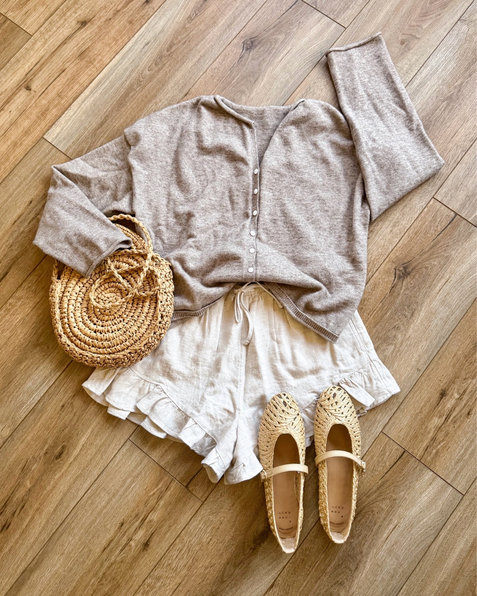 the sweetest little ruffled linen shorts. they  make every casual outfit look a little more feminine and put together 🤍

casual spring outfits. linen ruffled shorts/ summer outfits. vacation outfits.

#LTKootd #LTKSeasonal